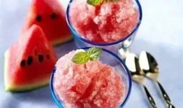 吃瓜女友冷饮视频,女友吃瓜冷饮视频走红网络