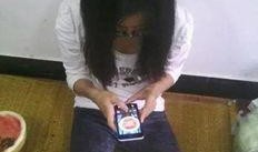 幽默的女人吃瓜视频,幽默女人吃瓜，笑料横生！